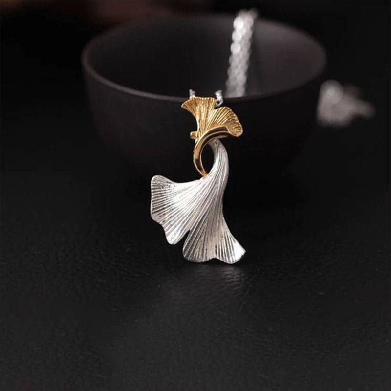 GINKGO LEAVES PENDANT NECKLACE Necklaces